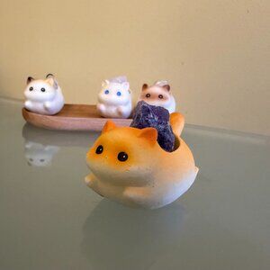 Cute Cat Crystal Figurines – Resin Desk Decor with Natural Stones